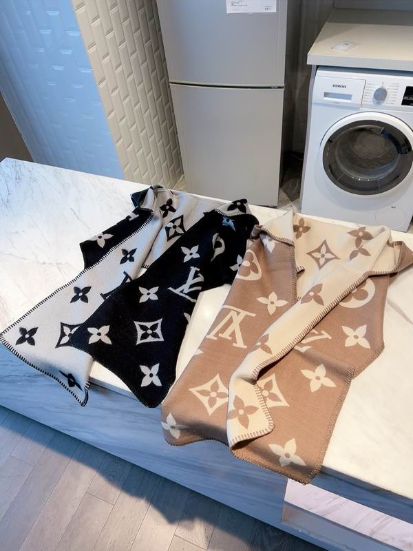 LV scarf 196X26cm E06